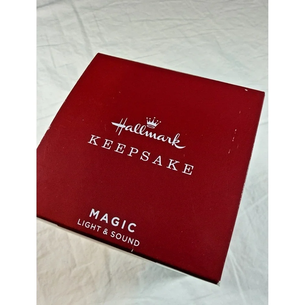 2025 Hallmark XBOX 360 Console Keepsake Ornament with Light and Sound Halo 3 NIB - Picture 2 of 5